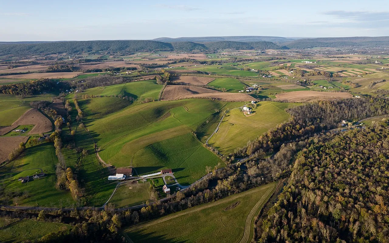 Rolling Appalachian foothills near Mount Carmel, Tennessee, with a peaceful rural landscape.